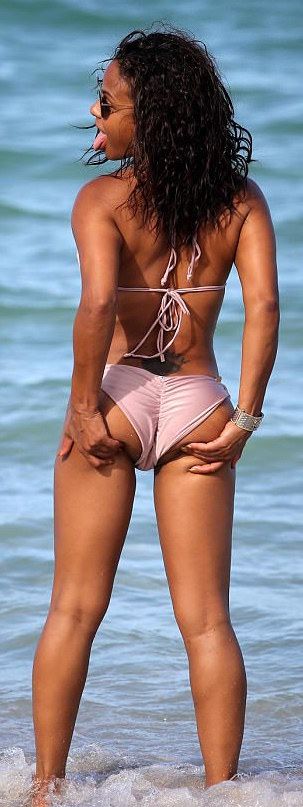 WOMEN WITH A PENIS AND VAGINA Boys Shemale Pics